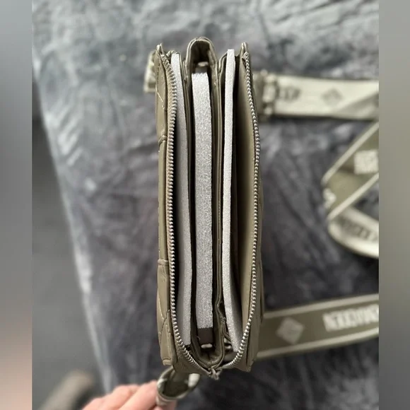 Steve Madden Quilted Crossbody Bag Taupe Beige Adjustable Strap NWT - Picture 4 of 8